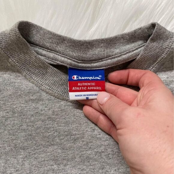 NOTRE DAME LONGSLEEVE SIZE ADULT SMALL - Picture 3 of 3